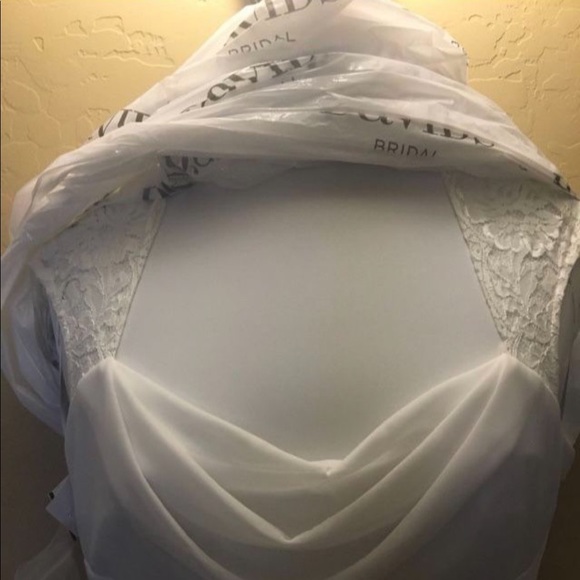 David's Bridal Wedding Dress w/Cap Sleeves. Size 12. Brand new. No alterations. - Picture 6 of 10